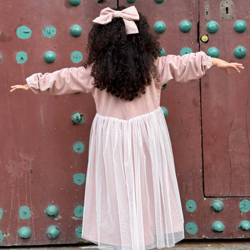 Robe "Rawaa"  en tissu Rose et Tulle Brillant Élégante pour l’Aïd.