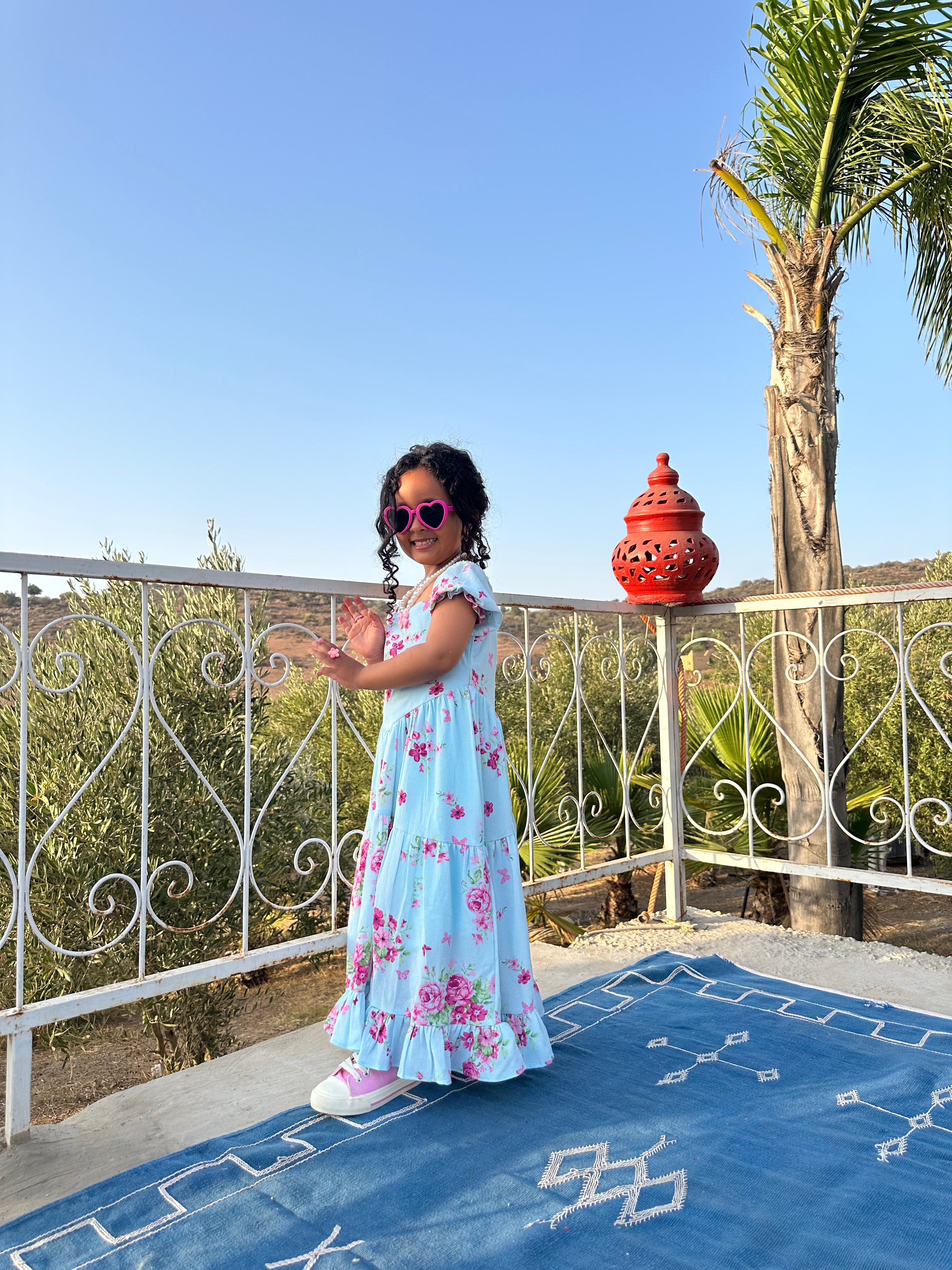 Robe Flora – Robe Longue imprimé floral en Bleu-ciel.