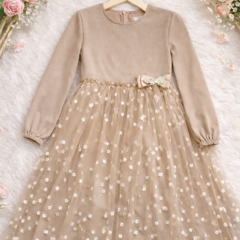 Robe "Rawaa"  en tissu Rose et Tulle Brillant Élégante pour l’Aïd.